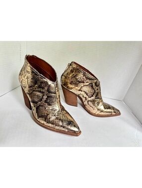 Vince Camuto Ginsel leather Bootie in a Gold and Brown Snakeskin Print size 6.5
